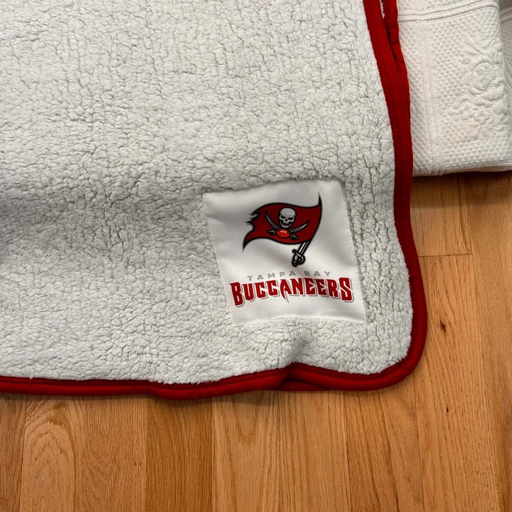 Northwest Tampa Bay Buccaneers NFL Sherpa Fleece Throw Blanket Red White
